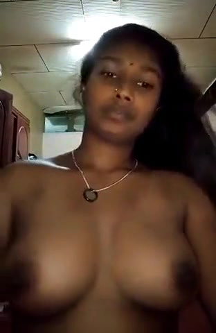 Tamil aunty showing her boobs than suddenly his daughter call him