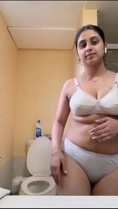 Punjabi Babe Nude Self Shots In hotel Bathroom