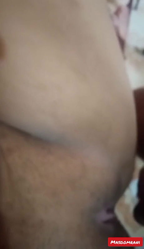 Dever ne bhabhi ko cucumber se masterbation kerty pakar lia