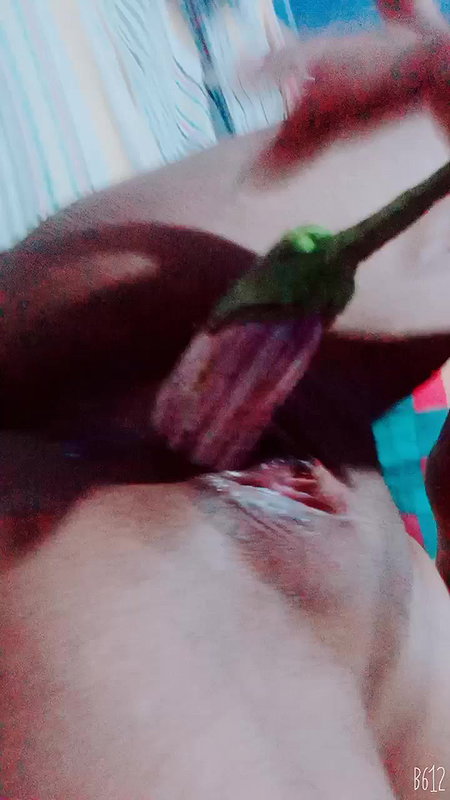 Indian teen pussy dildoing