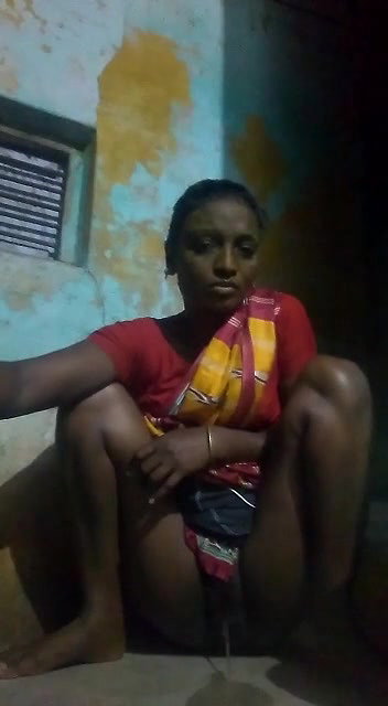Adivasi village wife peeing