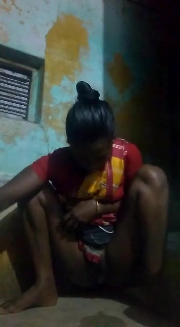 Adivasi village wife peeing