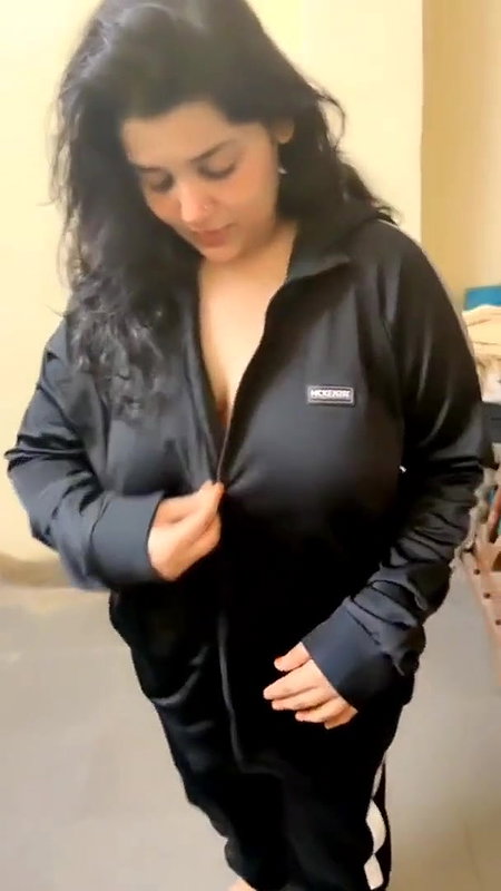 New update Tanker Indian Wife showing her nude body