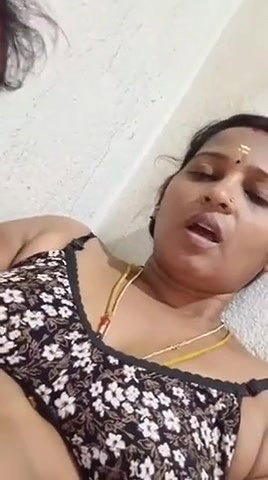 Tamil aunty Showing  Fingering her pink Pussy