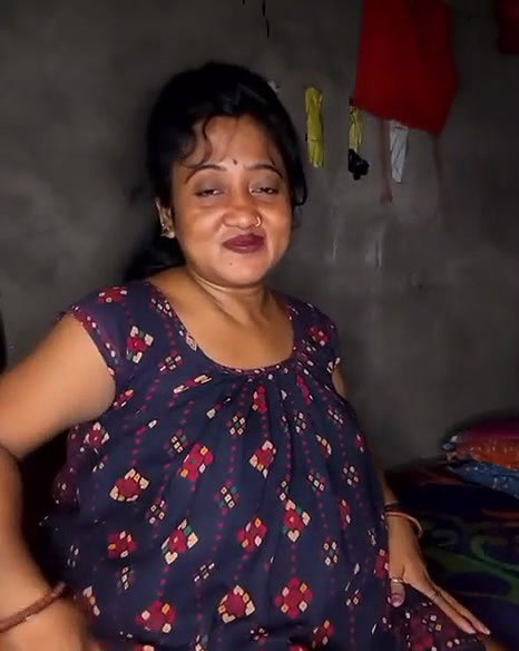 Desi Cute Swewty Aunty horny show