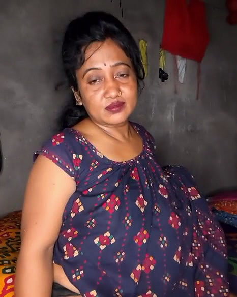 Desi Cute Swewty Aunty horny show