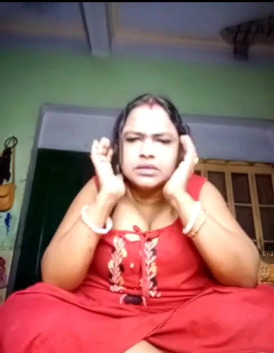 Desi randi Aunty boobs massage