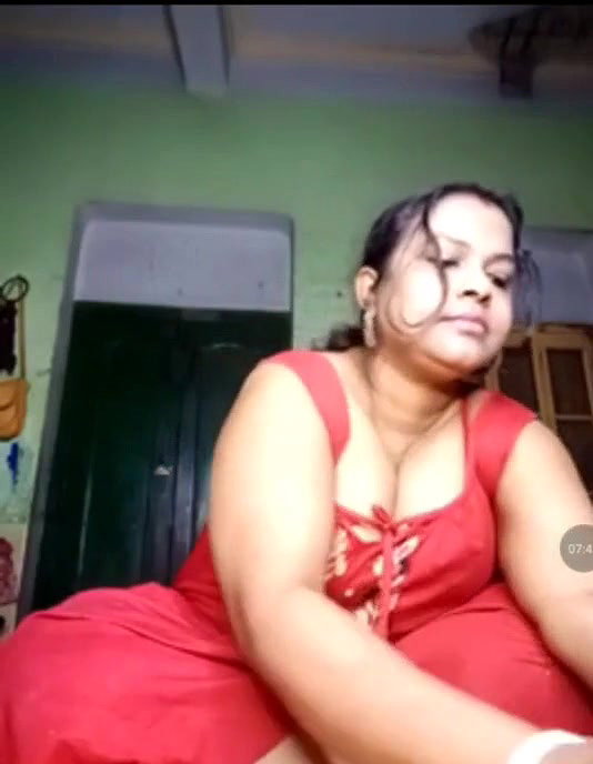 Desi randi Aunty boobs massage