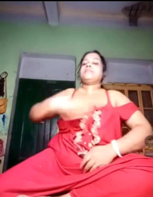 Desi randi Aunty boobs massage