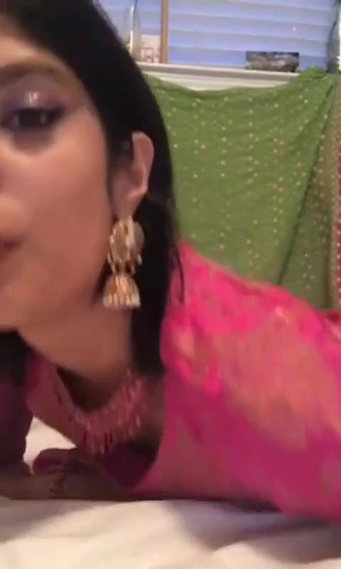 horny Bhabhi Fingering in saree