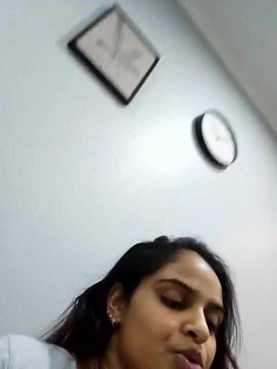 Indian girl showing nude body and dance