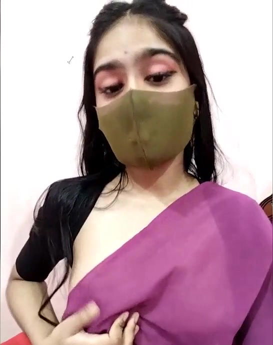 arisha showing her boobs