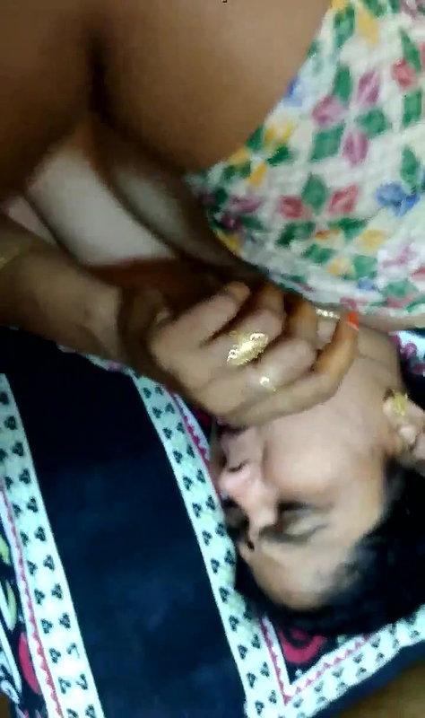 Sexy mature Bhabhi