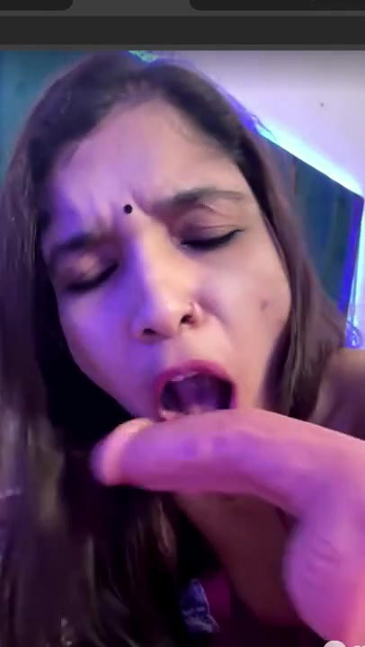 meenakshi showing her pussy and using automatic dilo