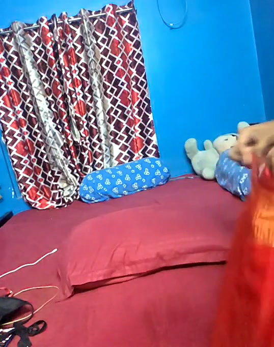 priya showing her body and talking