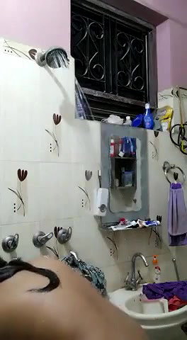 Big Booby Chennai Xpress Girl In Shower
