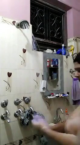 Big Booby Chennai Xpress Girl In Shower