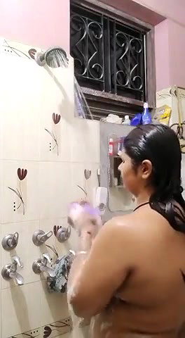 Big Booby Chennai Xpress Girl In Shower