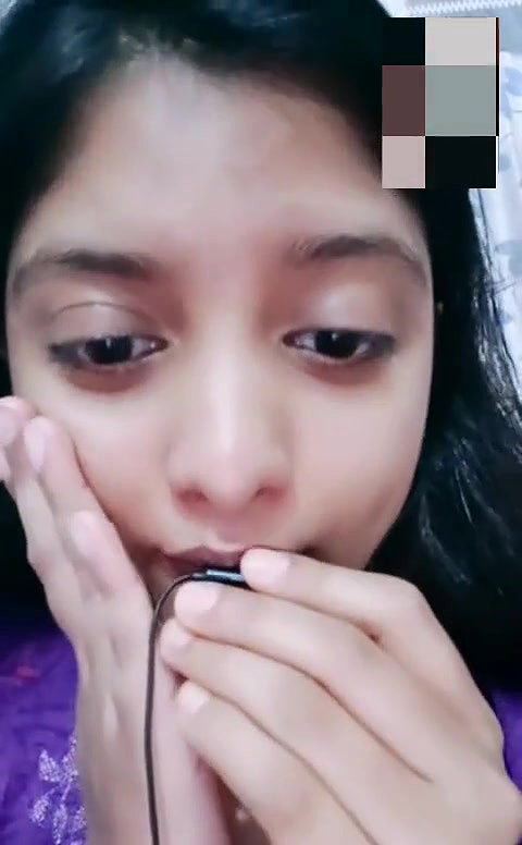 Desi Girl Playing With Her Boobies