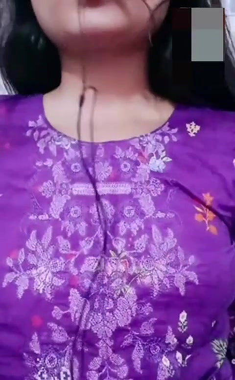 Desi Girl Playing With Her Boobies