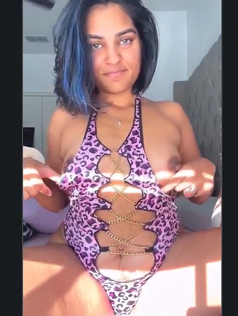 Indian girl showing her ass and pussy