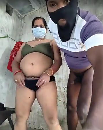 Bhabhi giving Blowjob and enjoying