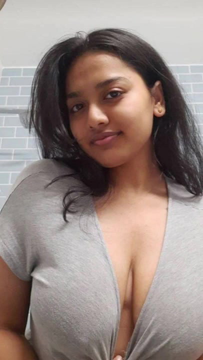 Indian girl showing her huge boobs and fucking with bf