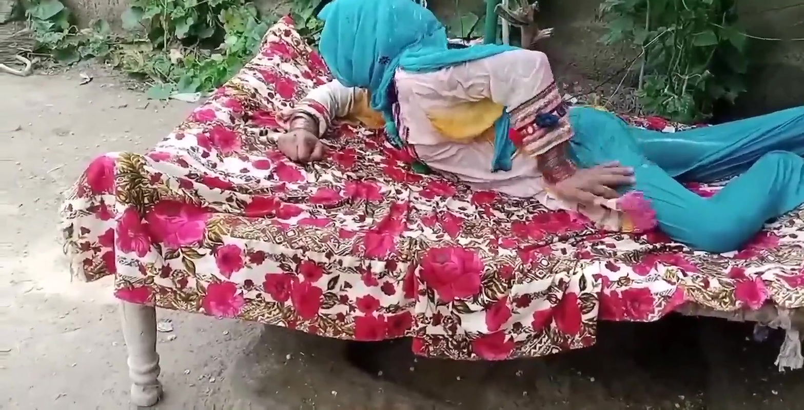 Hay garmi desi wife sexy – Hot Pakistani home wife sex