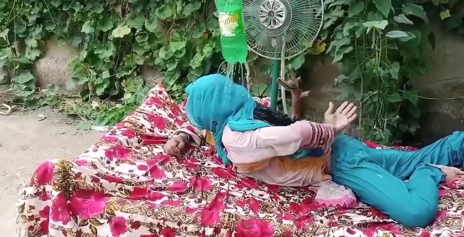 Hay garmi desi wife sexy – Hot Pakistani home wife sex