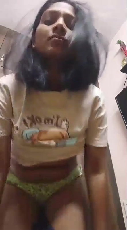 Horny Indian Girlfriend Showing Asshole