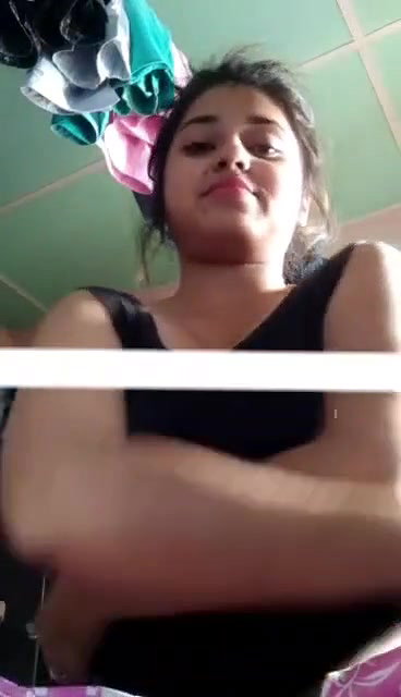 Desi Girl Playing With Her Boobies