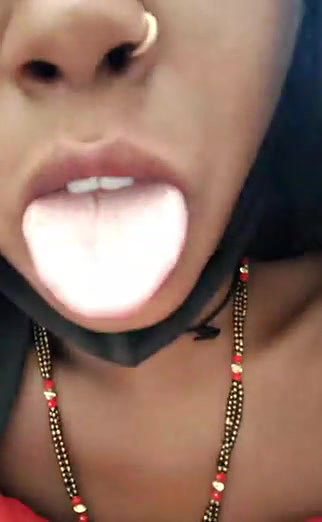 Village bhabhi Fingering in live chat