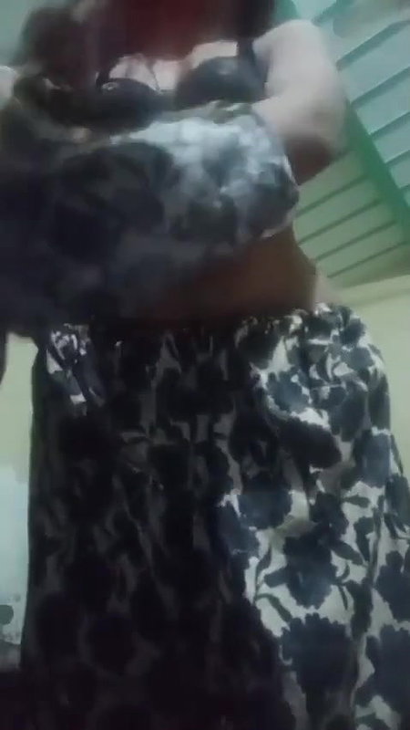 Desi Milf Showing For Lover