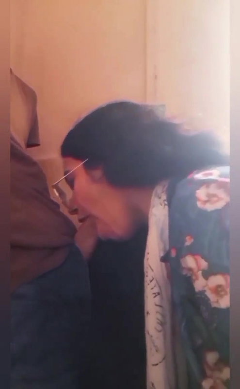 Desi babe sucking bf big dick