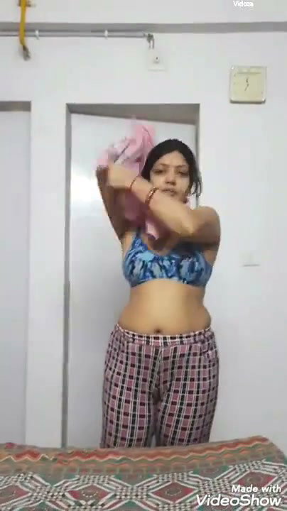 nude bahbhi wearing dress