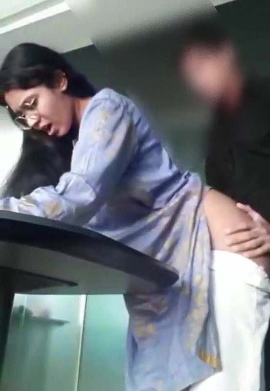 Glasses Horny Girl Fully Nude Showing Hard Fucking With Boyfriend