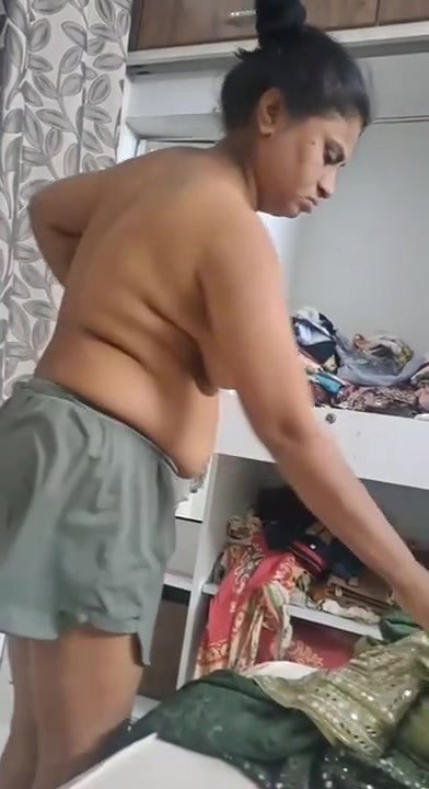 Mumbai Churchgate road apartment bhabhi dress change