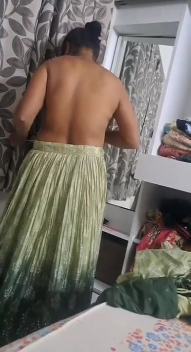 Mumbai Churchgate road apartment bhabhi dress change