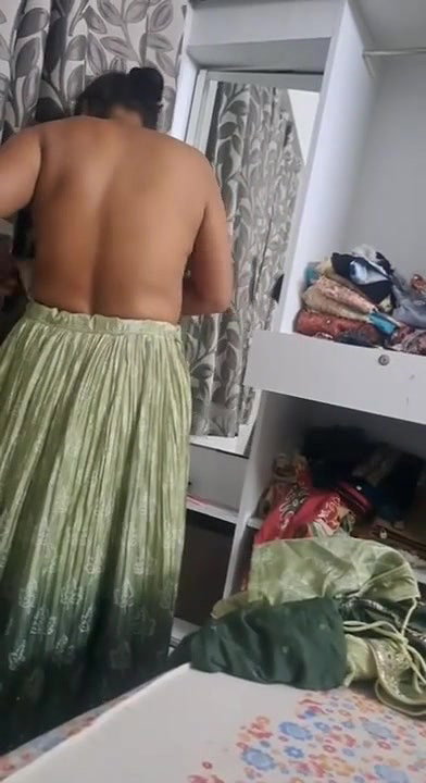 Mumbai Churchgate road apartment bhabhi dress change