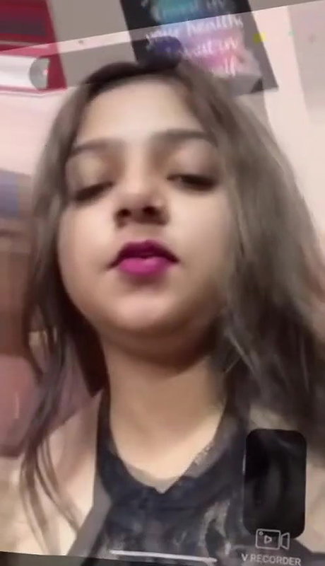 Hot girl showing her sexy pussy and fatty body
