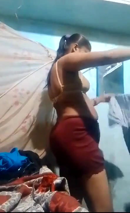 Desi girl wearing cloth and showing to his bf