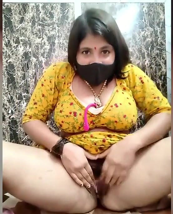 Indian bhabhi showing pussy and fingering in bathroom