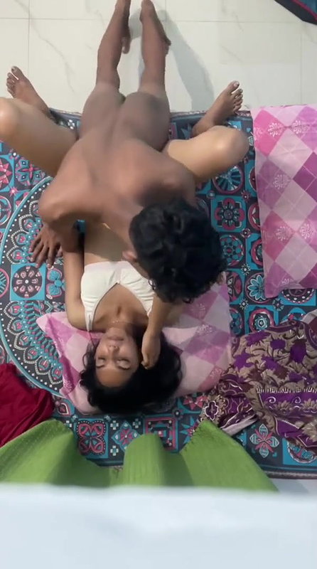 Slim Tamil Girlfriend Fucking