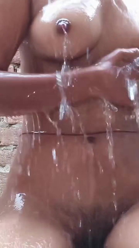 My sisters armpits cut and full bathing