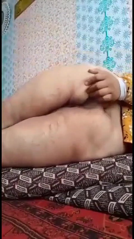 Desi Milf Showing For Lover