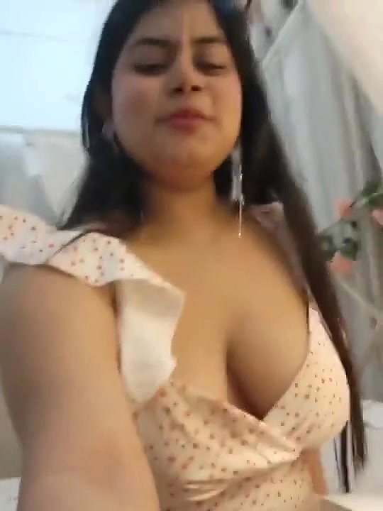 Indian Beautiful girl showing her ass and rubing pussy