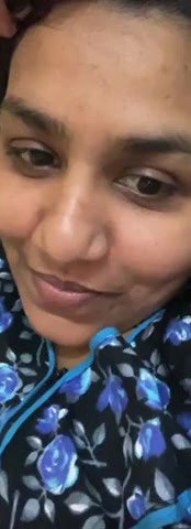 Mallu chechii showing her pussy