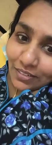Mallu chechii showing her pussy
