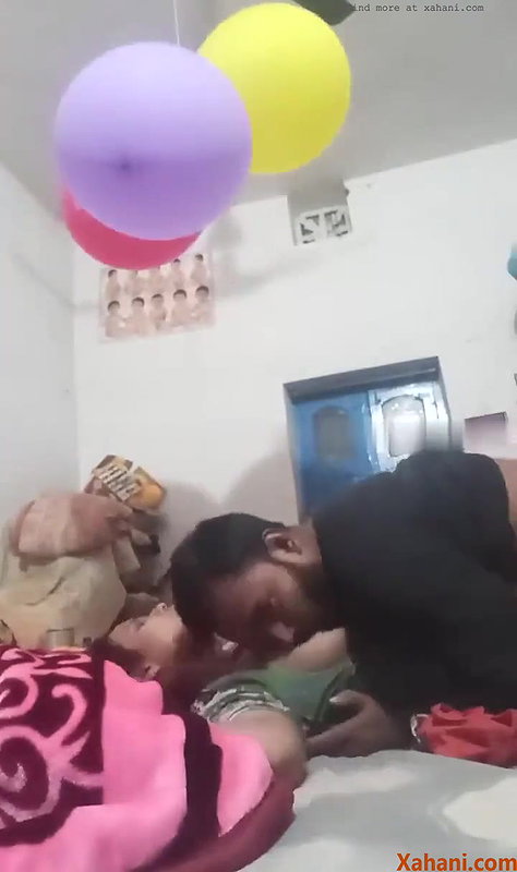 Palang par biwi ki hard chudai wala Amateur Desi Sex MMS
