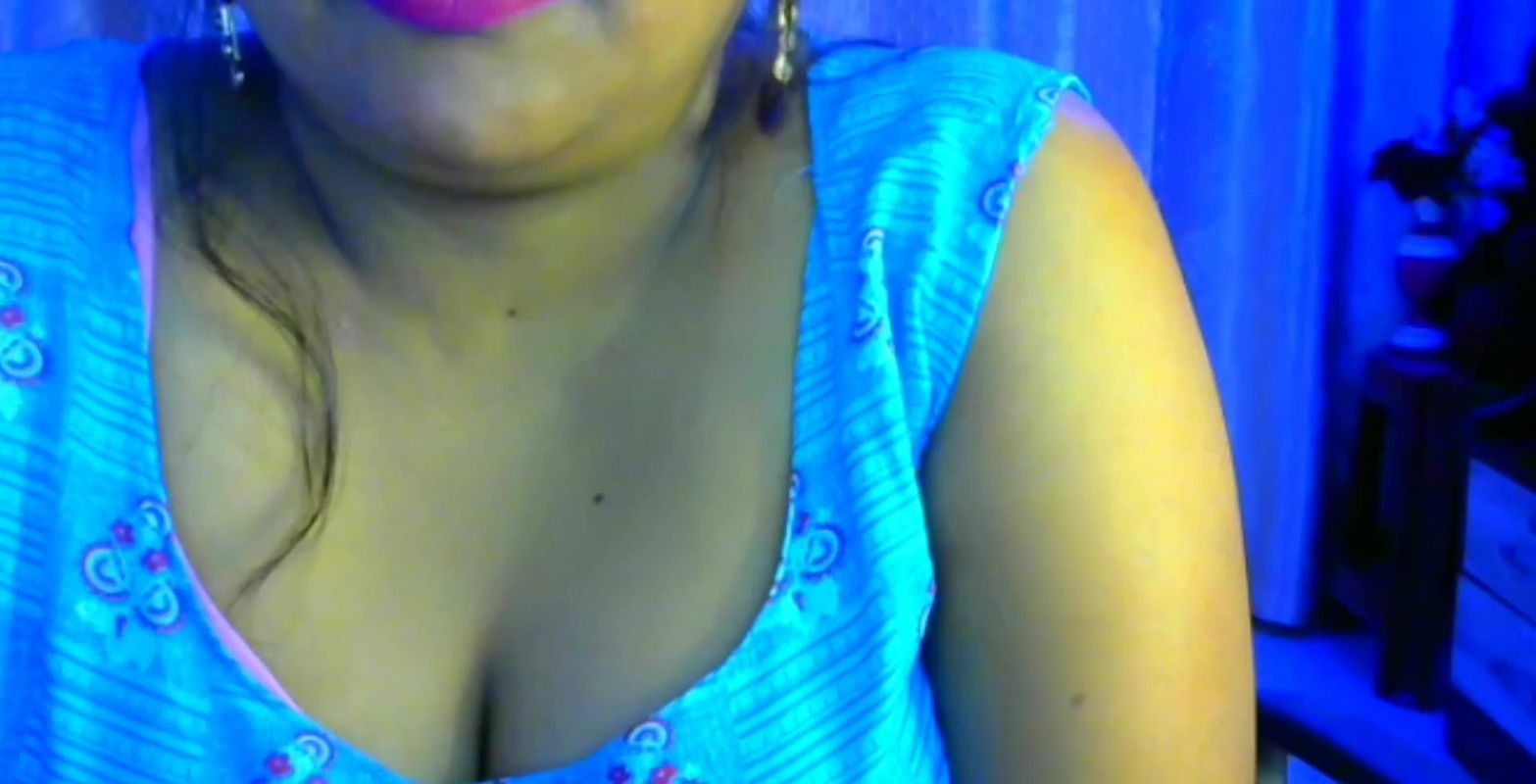 Hot desi sexy hotgirl21 looking for sex and shows her young juicy boobs